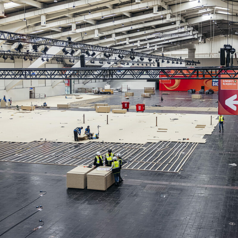 Aufbau Messehalle IdeenExpo